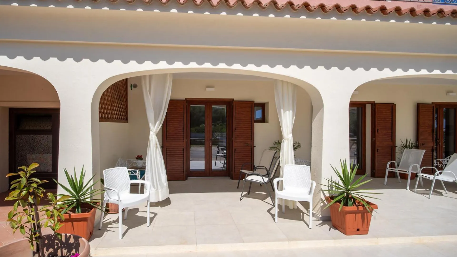 Pensjonat Ambra Holiday Rooms - Rooms & Beach San Teodoro