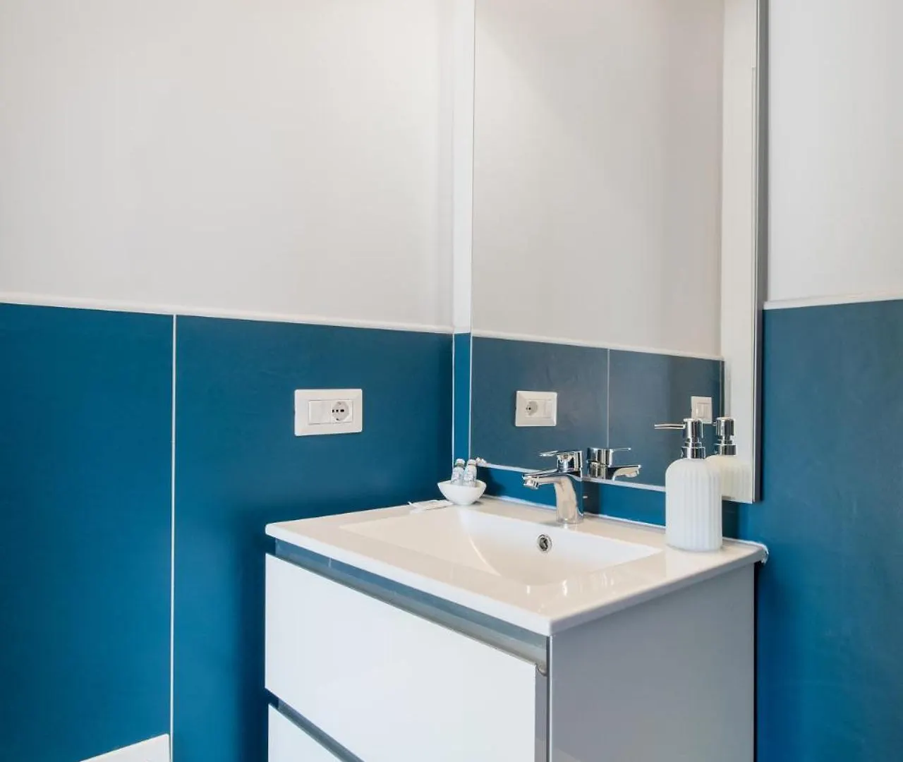 Ambra Holiday Rooms - Rooms & Beach San Teodoro  Guest house San Teodoro (Sardinia)